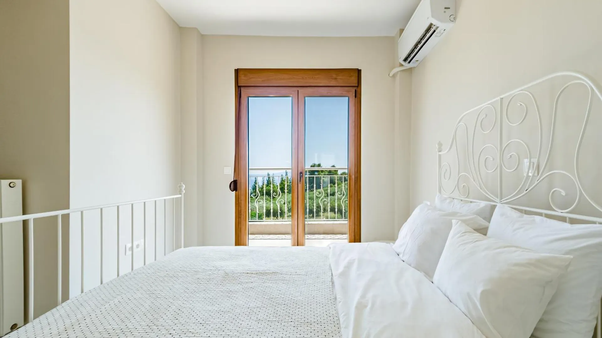 Vacation House With A Panoramic Sea View And Forest Polychrono Holiday home